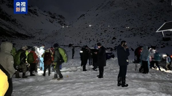 配资炒股理财平台 珠峰景区游客被困最新进展：已有350人获救，其余200多人已全部取得联系